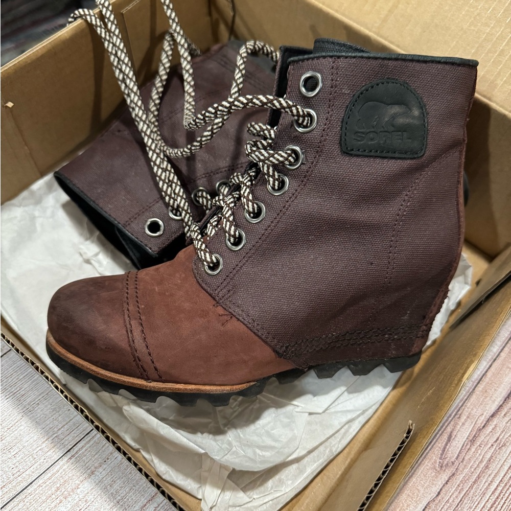 Sorel Women's Chocolate and Black Heeled Boots